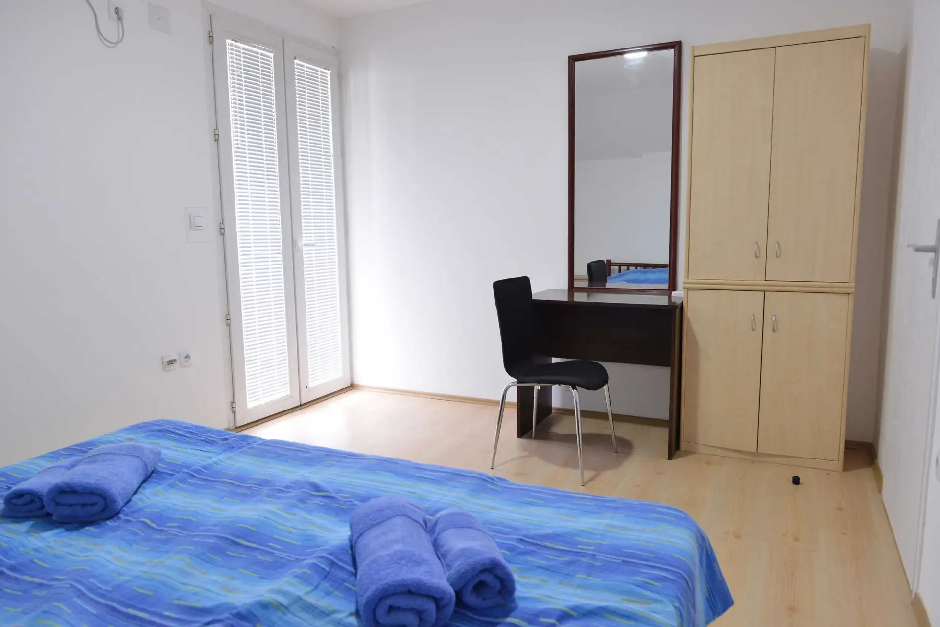 Apartmani LOLA apartment interior with terrace view